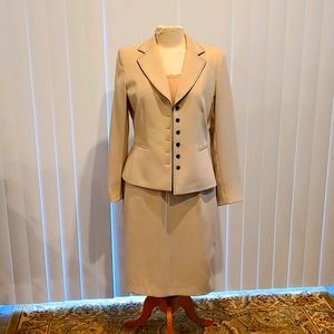 Tahari 2 piece suit biege